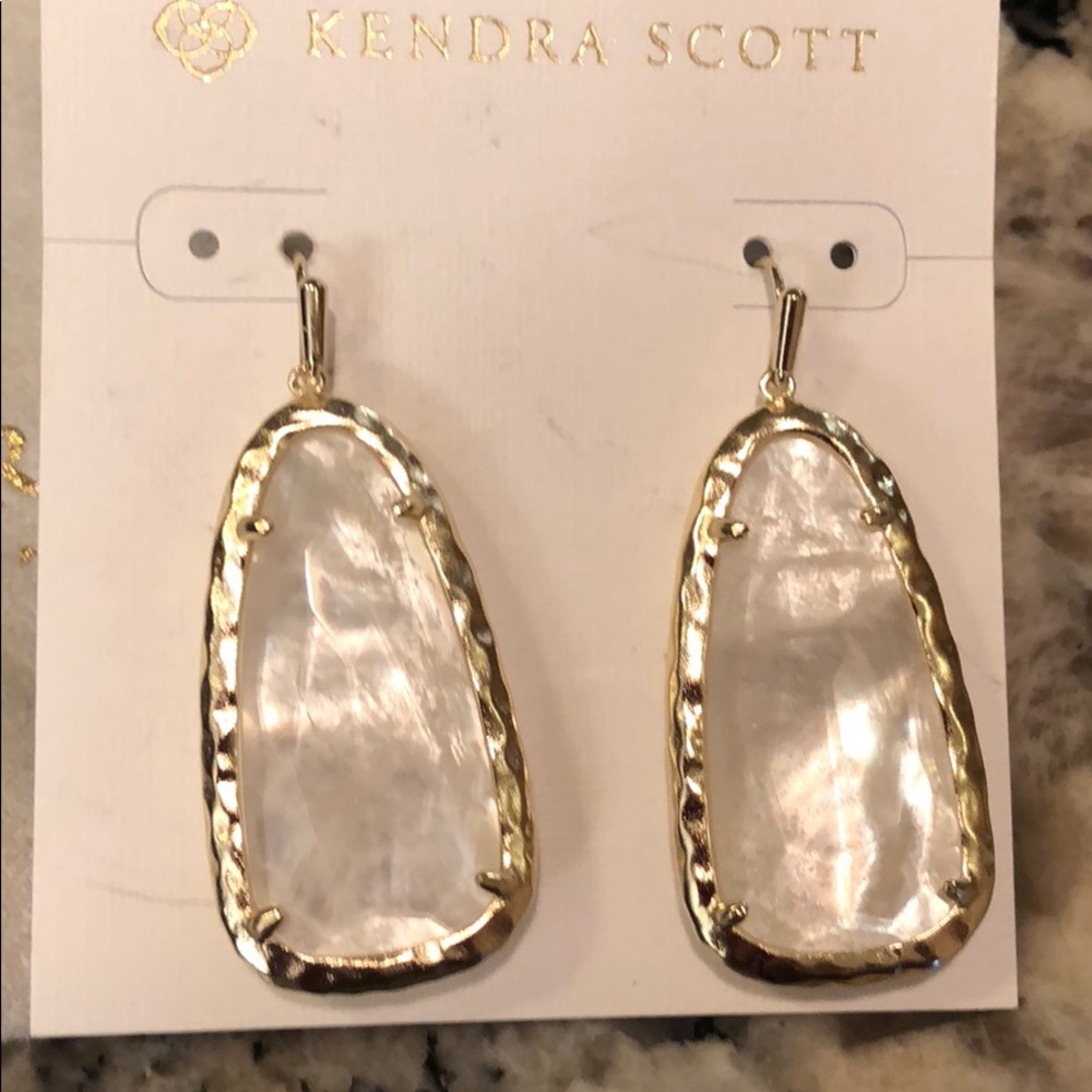 KENDRA SCOTT Mother of Pearl Dangle earrings.